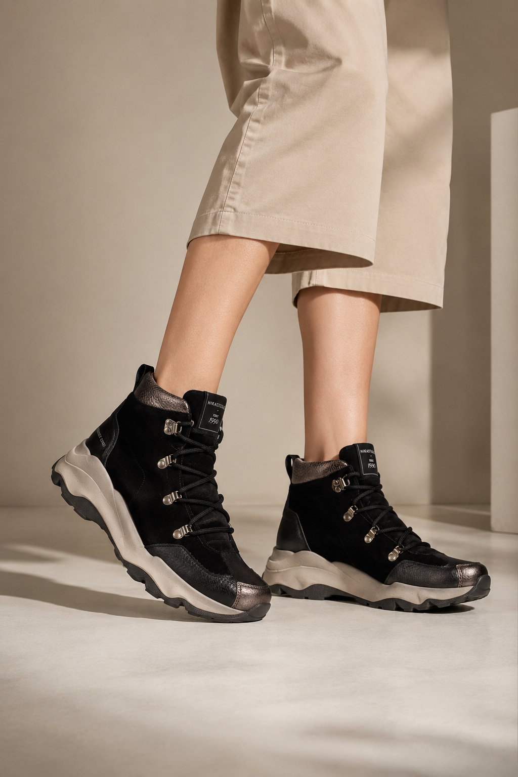 Botín Sport Nepal Negro/Topo Metalizado – Hispanitas