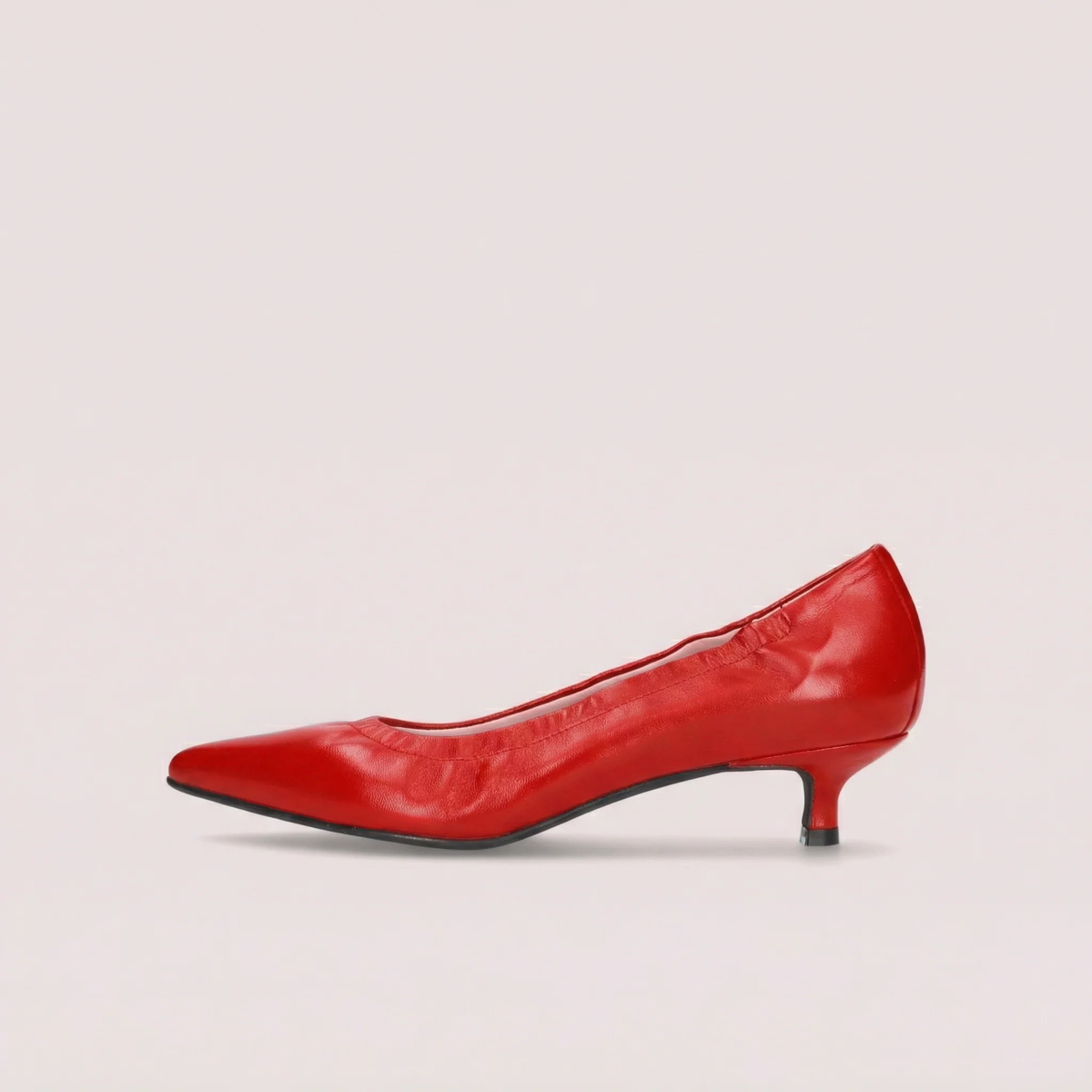 Pretty Ballerinas - Zapatos de Taco Bajo Kendall en Cuero Rojo.