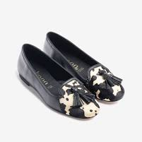 Yokono – Bailarinas Estilo Mocasín Ari 100 con Estampado de Vaca